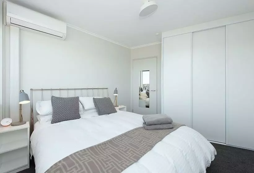 Stunning Ocean View Apartment H324