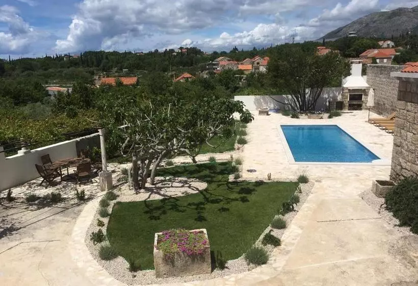 Villa Luic