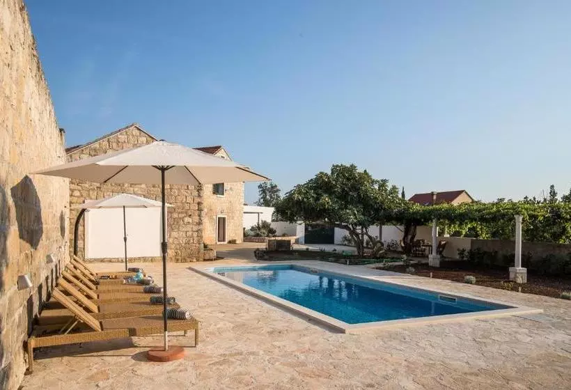 Villa Luic