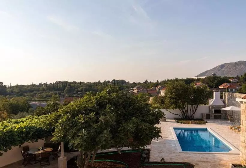 Villa Luic