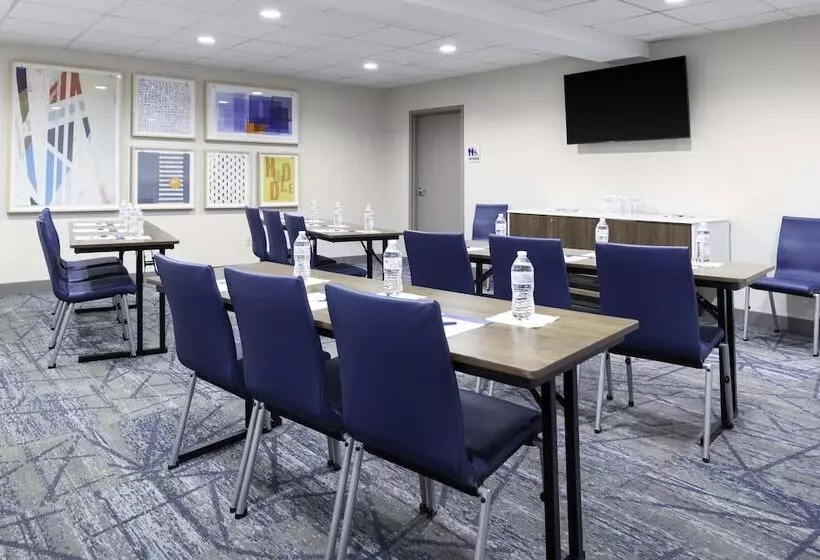 ホテル Holiday Inn Express And Suites Kimball By Ihg
