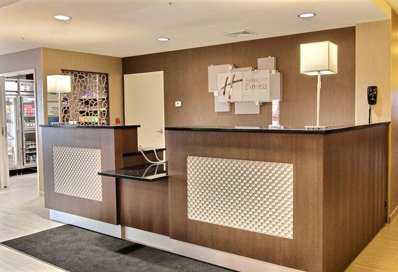 ホテル Holiday Inn Express Fargo   West Acres, An Ihg