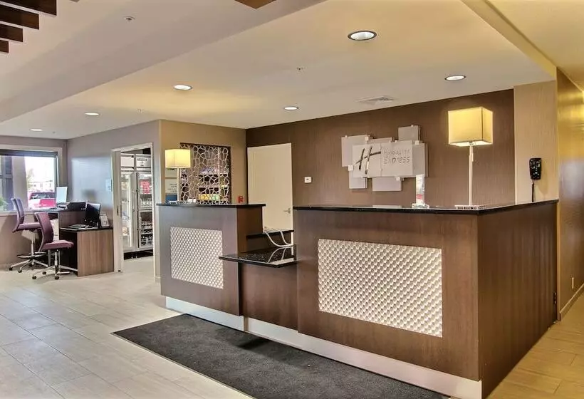 Отель Holiday Inn Express Fargo   West Acres, An Ihg