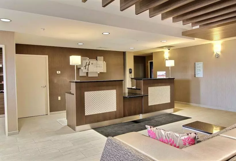 Отель Holiday Inn Express Fargo   West Acres, An Ihg