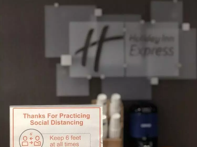 Отель Holiday Inn Express Fargo   West Acres, An Ihg