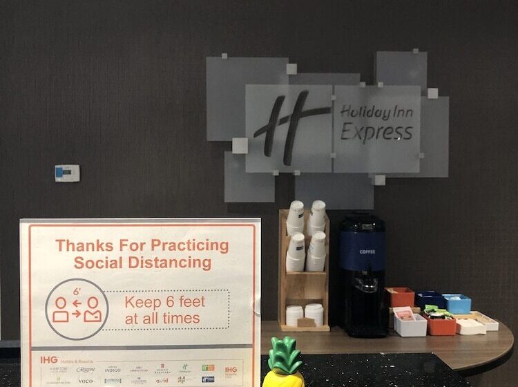 ホテル Holiday Inn Express Fargo   West Acres, An Ihg