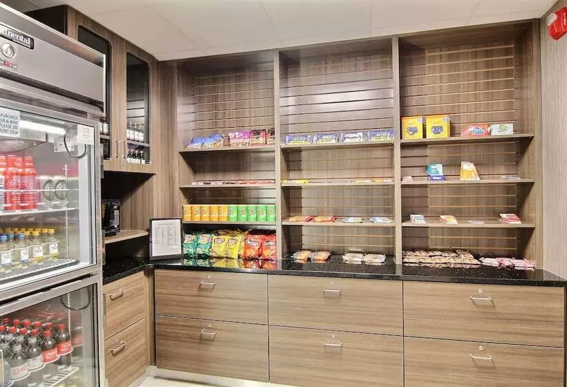 Отель Holiday Inn Express Fargo   West Acres, An Ihg