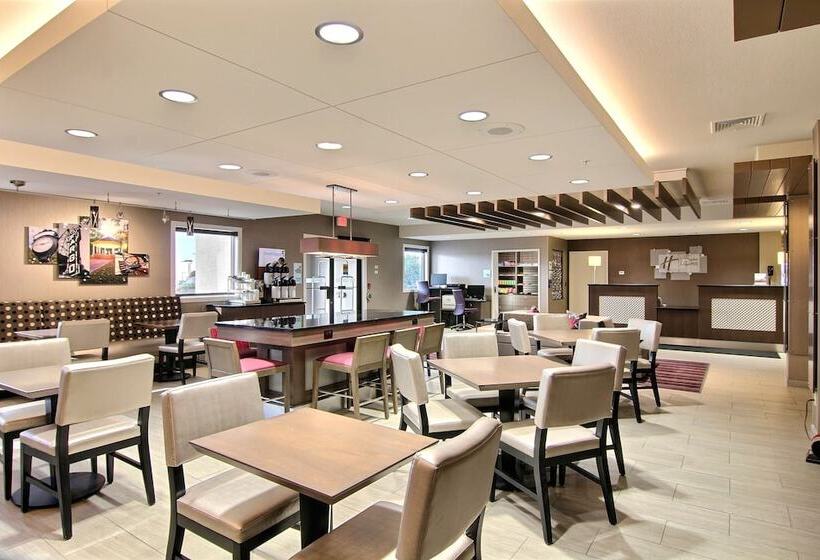 ホテル Holiday Inn Express Fargo   West Acres, An Ihg