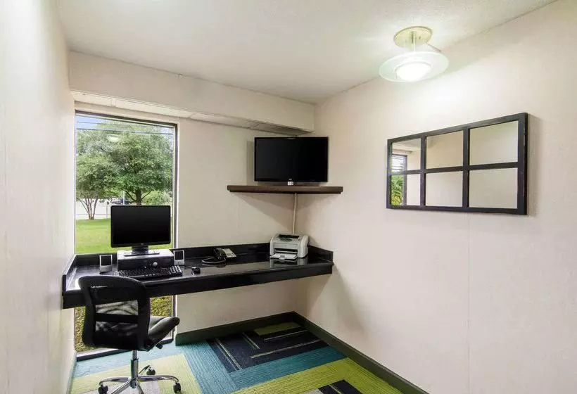 בית מלון כפרי Quality Inn Near University Of Mobile