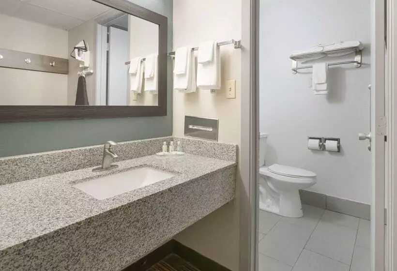 ホテル Quality Inn Newton At I 80