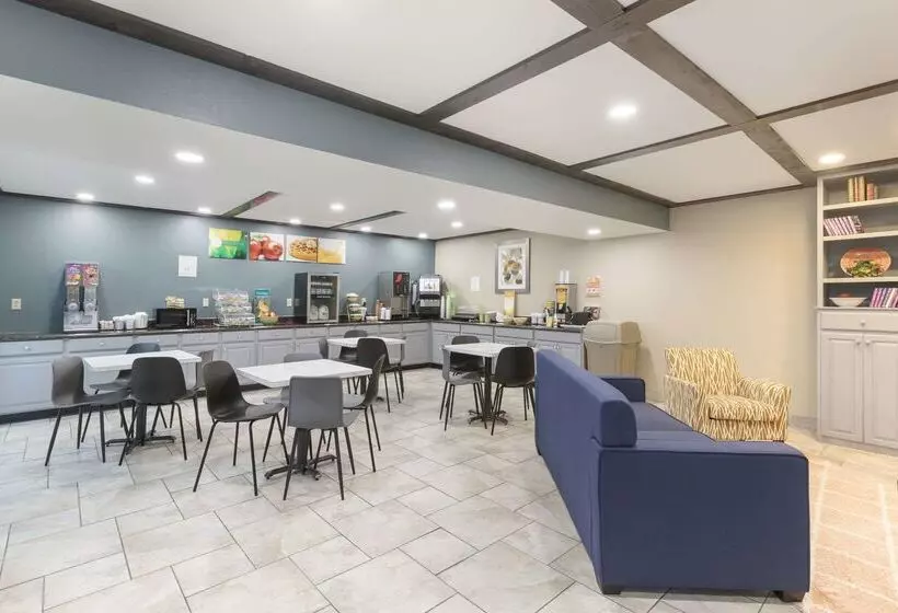 ホテル Quality Inn Newton At I 80