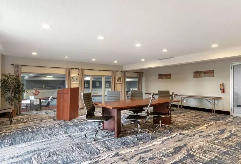 ホテル Quality Inn Newton At I 80