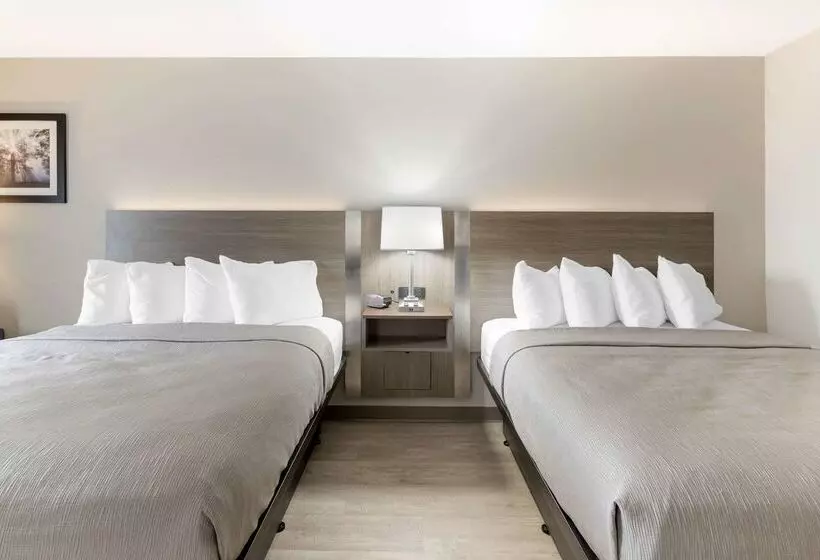 ホテル Quality Inn Newton At I 80