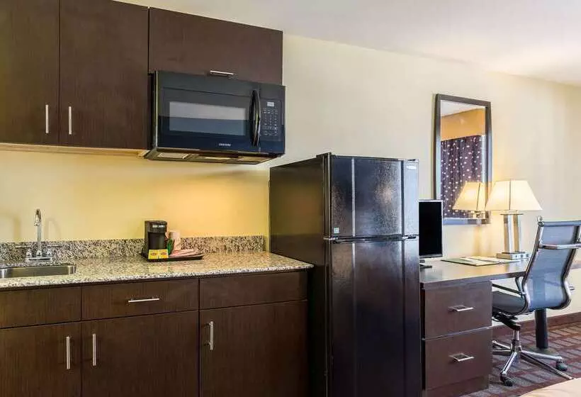 فندق Quality Inn & Suites Baton Rouge West  Port Allen