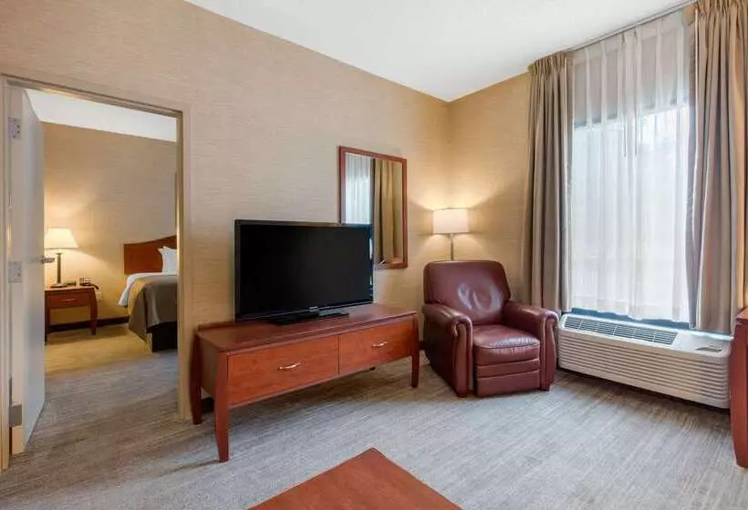 호텔 Quality Inn & Suites Benton  Draffenville