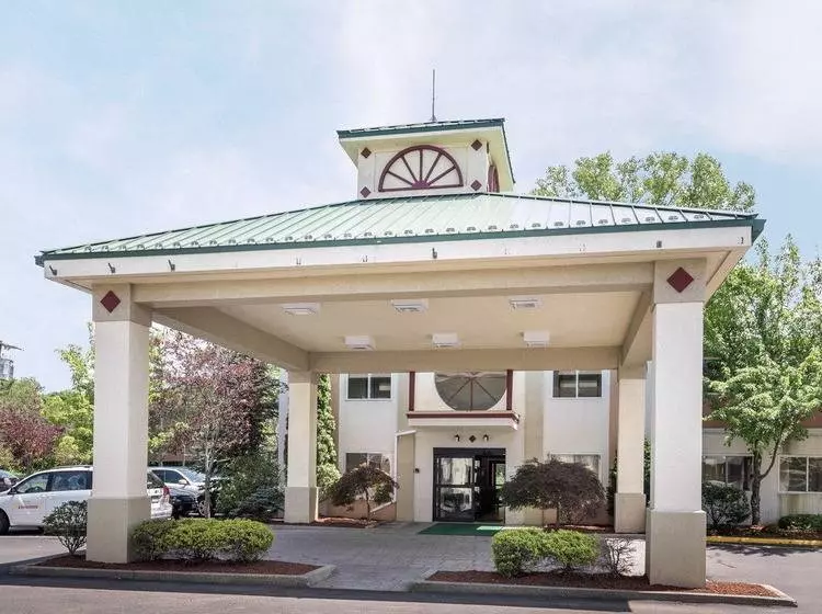 Отель Quality Inn & Suites