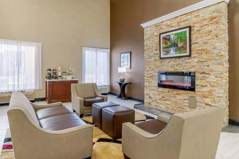Отель Quality Inn & Suites
