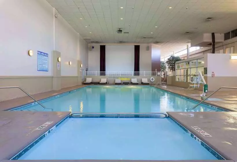 هتل Ramada By Wyndham Boise