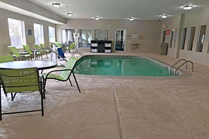 هتل Rodeway Inn & Suites