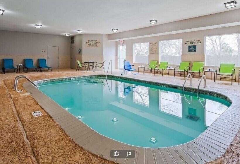 هتل Rodeway Inn & Suites