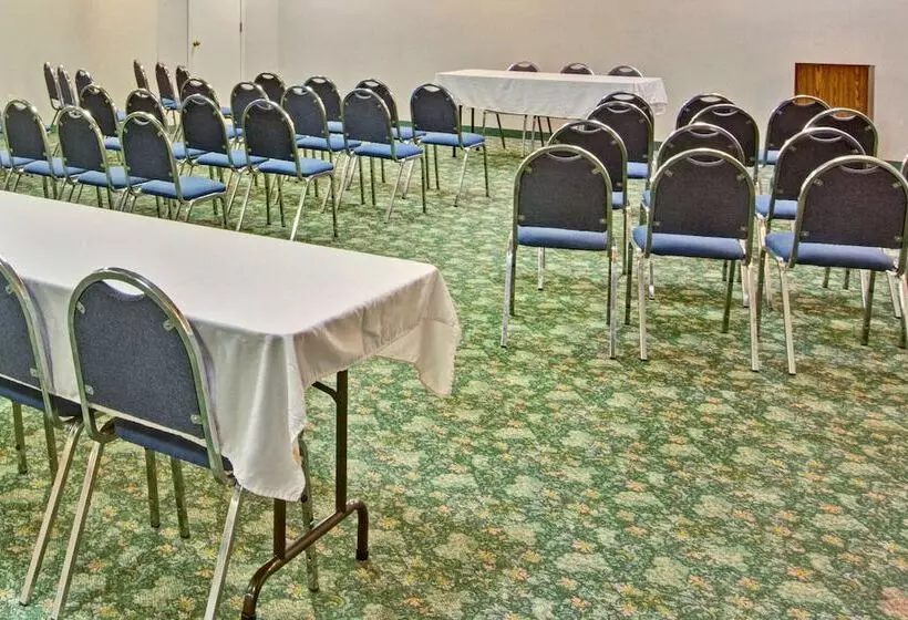 Отель Super 8 By Wyndham Gaffney