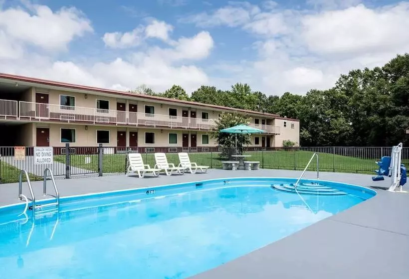 Отель Super 8 By Wyndham Gaffney