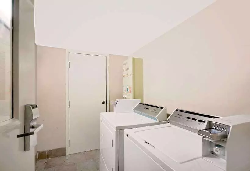 호텔 Super 8 By Wyndham Hermitage Nashville