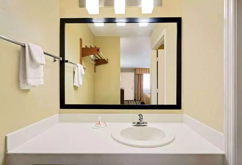 호텔 Super 8 By Wyndham Hermitage Nashville