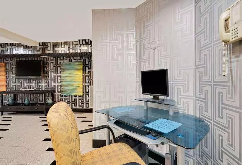 호텔 Super 8 By Wyndham Hermitage Nashville