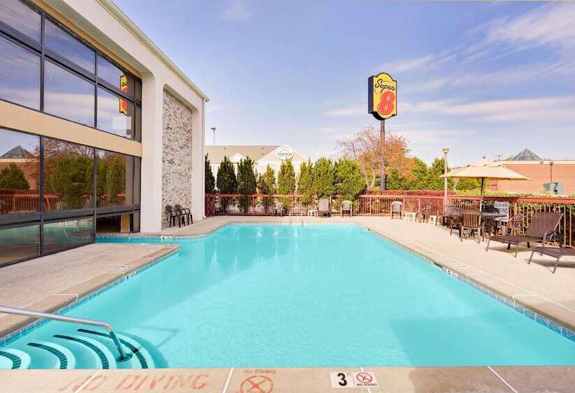 هتل Super 8 By Wyndham Hermitage Nashville