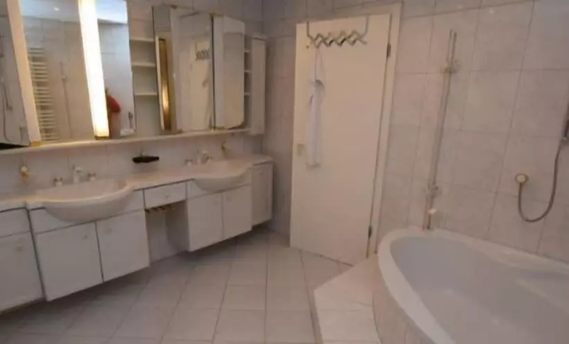 Ab Apartment 133
