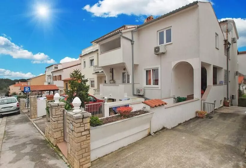Apartment 1569