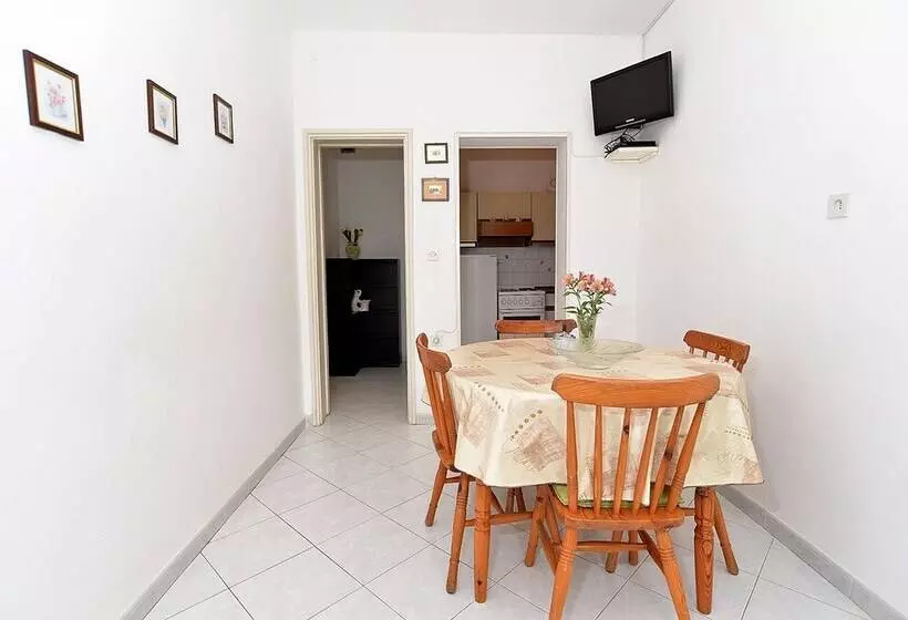 Apartment Near The Sea 650