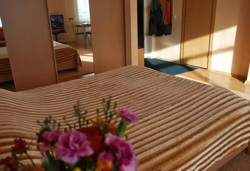 Apartment On Dalnevostochnaya 144