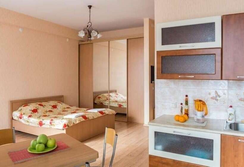 Apartment On Dalnevostochnaya 144