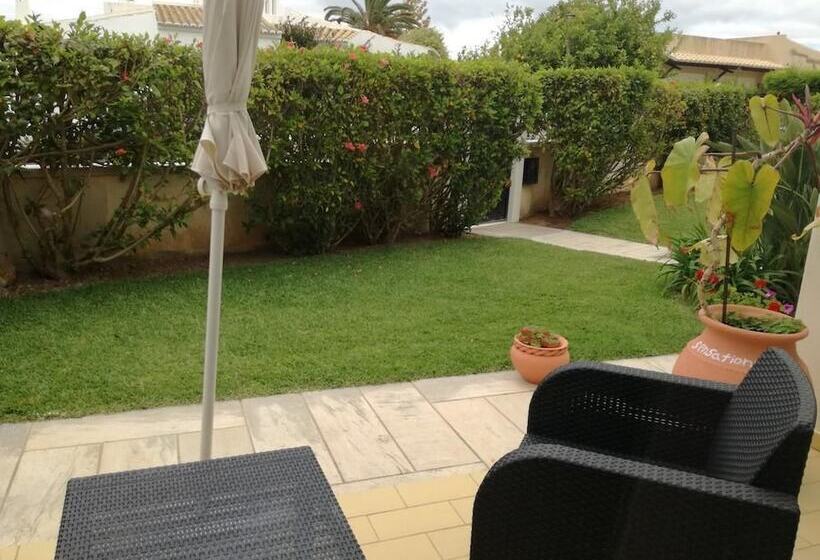 پانسیون Sensations Guesthouse