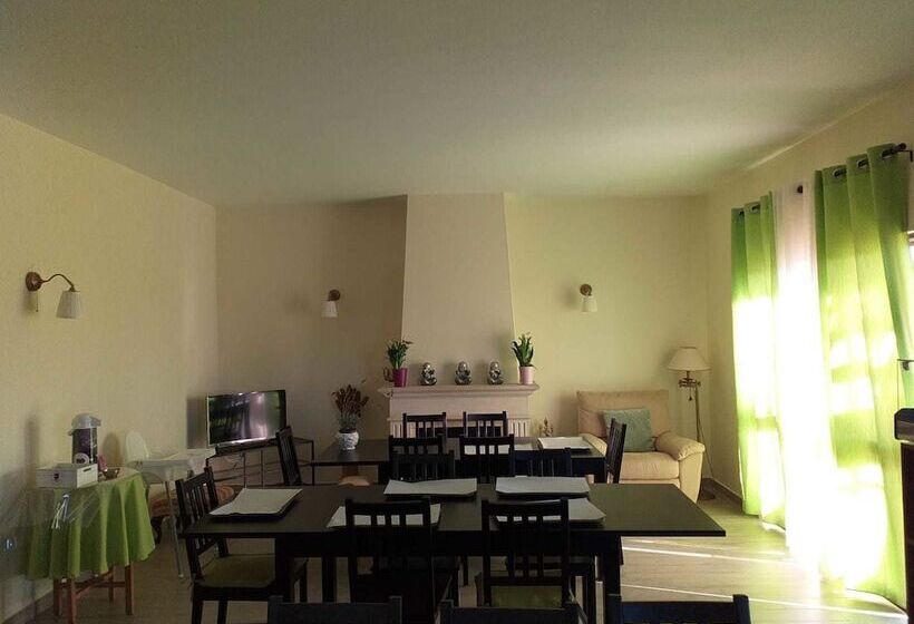 پانسیون Sensations Guesthouse