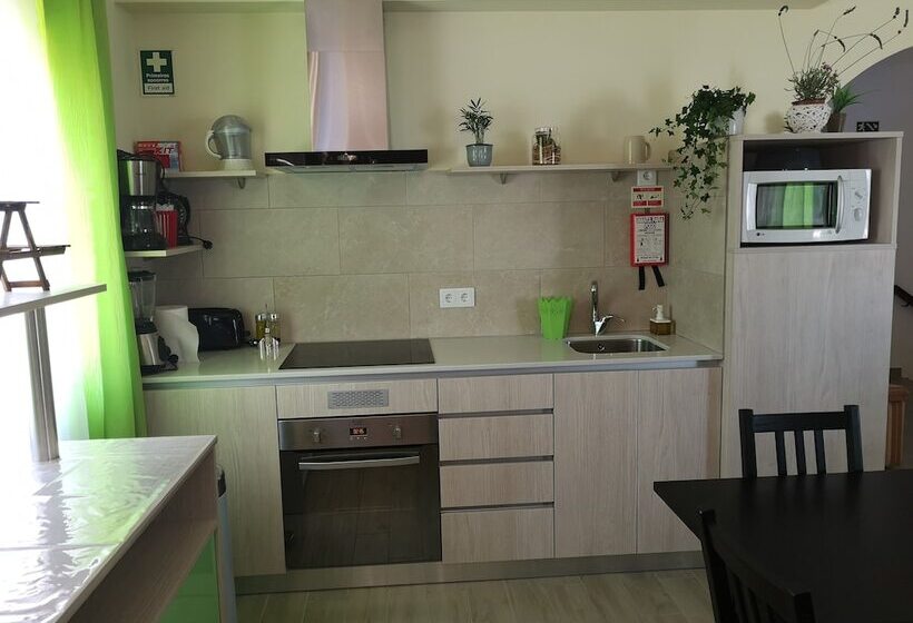 پانسیون Sensations Guesthouse