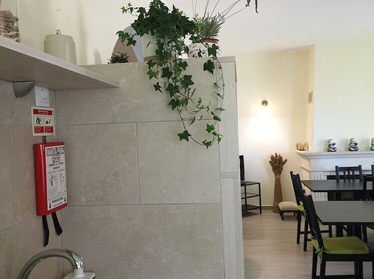 پانسیون Sensations Guesthouse