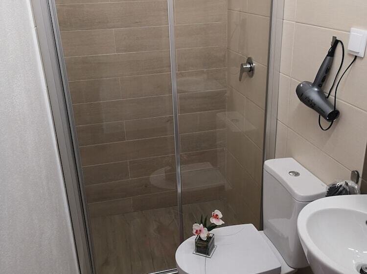 پانسیون Sensations Guesthouse