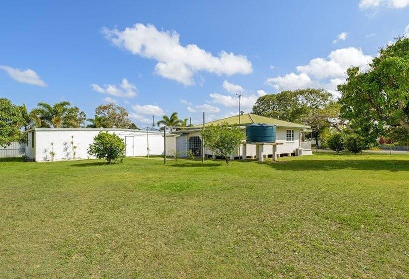 Tin Can Bay S Sleepy Lagoon Motel