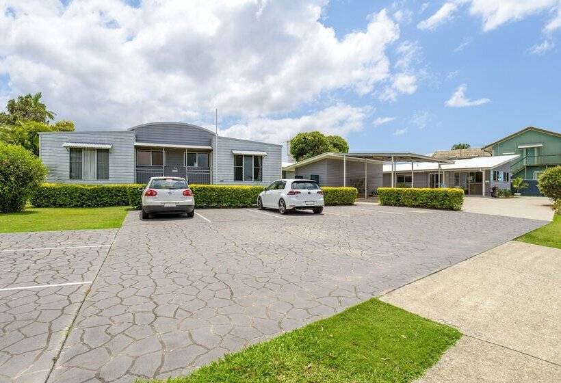 Tin Can Bay S Sleepy Lagoon Motel