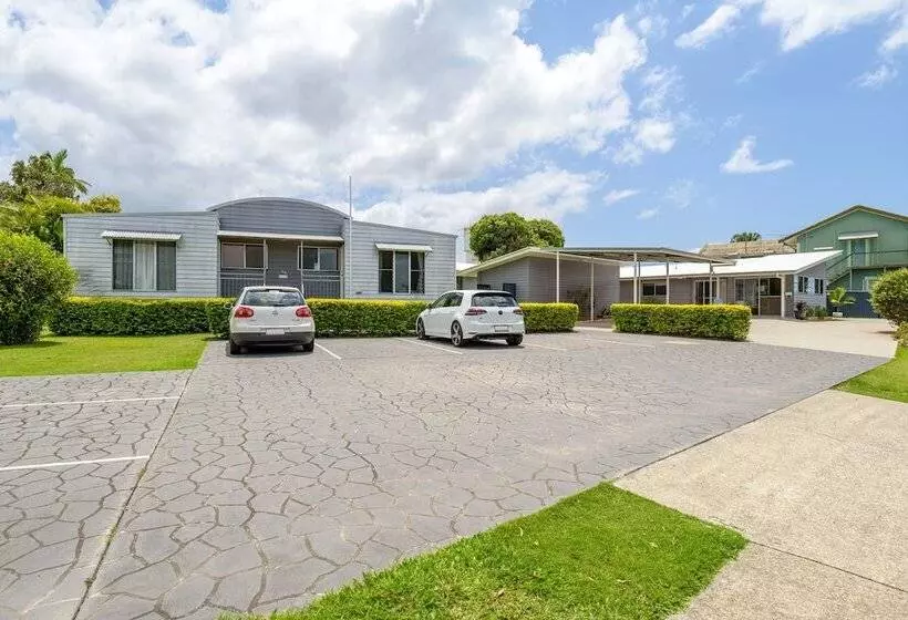 Tin Can Bay S Sleepy Lagoon Motel