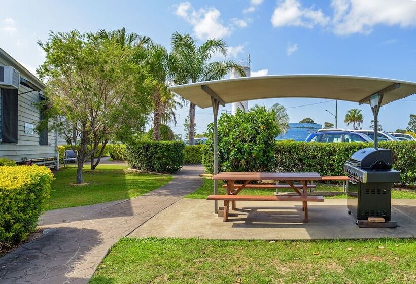 Tin Can Bay S Sleepy Lagoon Motel