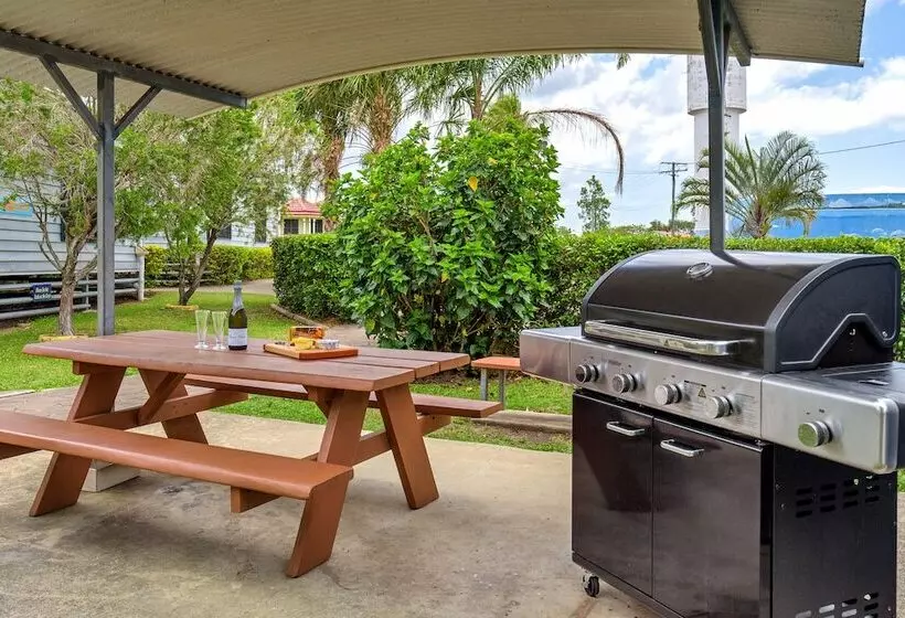 Tin Can Bay S Sleepy Lagoon Motel