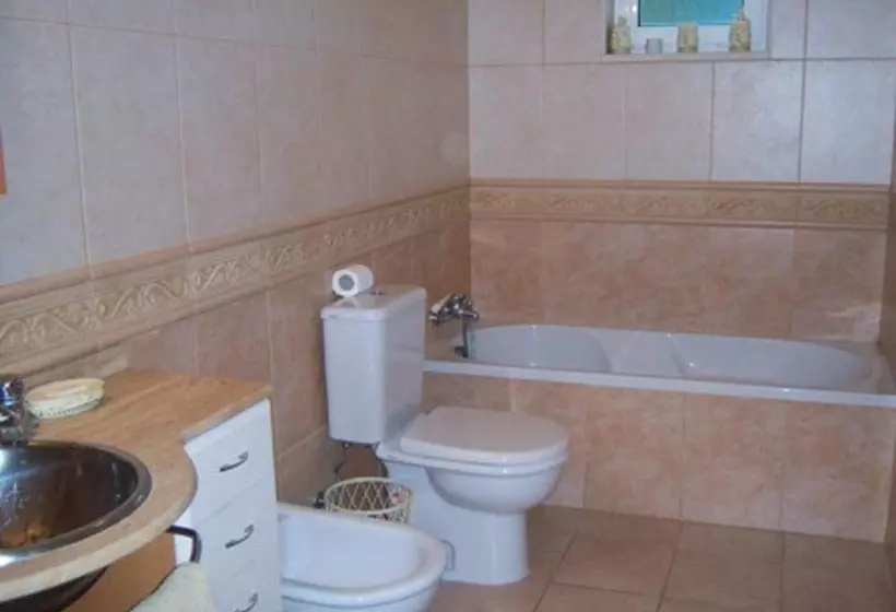 Beautiful Detached Villa With Private Pool, Fibre Wi Fi, Garden, Games Room & Bbq