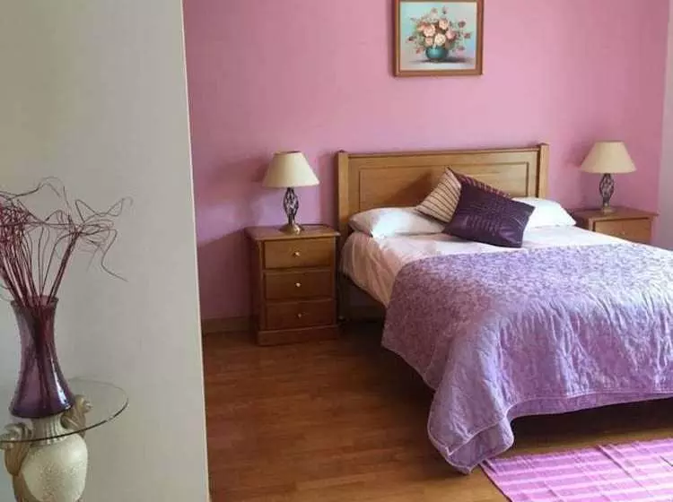 Beautiful Detached Villa With Private Pool, Fibre Wi Fi, Garden, Games Room & Bbq