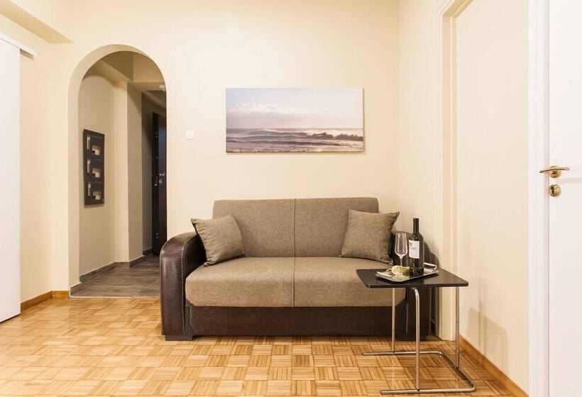 Big Central Metro Station Apartment 2