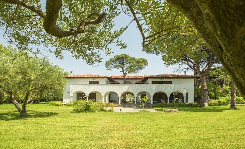 Greenlea Beachfront Villa Spathies