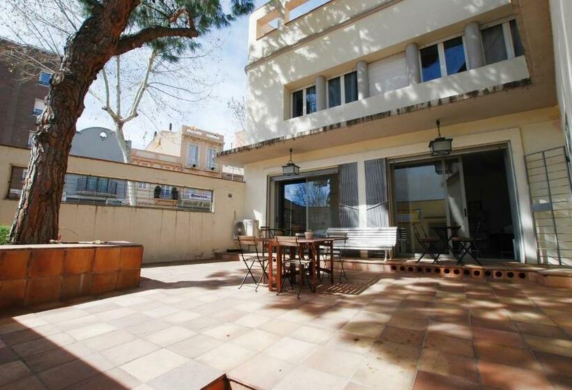 La Casa Del Pi · La Casa Del Pi · House In The City, Next To Barcelona And Beach